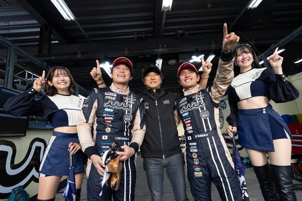 後藤佑紀のインスタグラム：「. SUPERGT Rd.8@モビリティリゾートもてぎ  シリーズチャンピオンには必須のポール、 2号車muta Racing INGING見事🅿️1🥇 最高😭かっこよすぎる😭😭😭  練習走行から始まり、Q1、Q2と 全てトップタイムで迎える明日の決勝🏁  泣いても笑っても明日が今シーズン最後のレース 今度こそ表彰台の真ん中で嬉し涙を✊✊  明日は優勝、そして逆転チャンピオンを目指し、 みんな一丸となって応援しましょう🔥🔥  決勝も引き続き応援よろしくお願いします！  #muta #mutaracing  #mutaracingfairies #レースクイーン #SUPERGT #gt300 #GR86GT #ingingmotorsports #ブリヂストン #モビリティリゾートもてぎ」