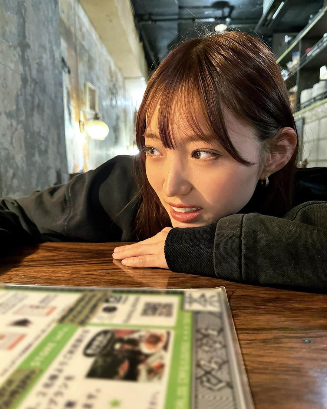 太田夢莉さんのインスタグラム写真 - (太田夢莉Instagram)「おとももち目線 ポテト食べたいなー🍟」11月4日 18時46分 - yustagram12