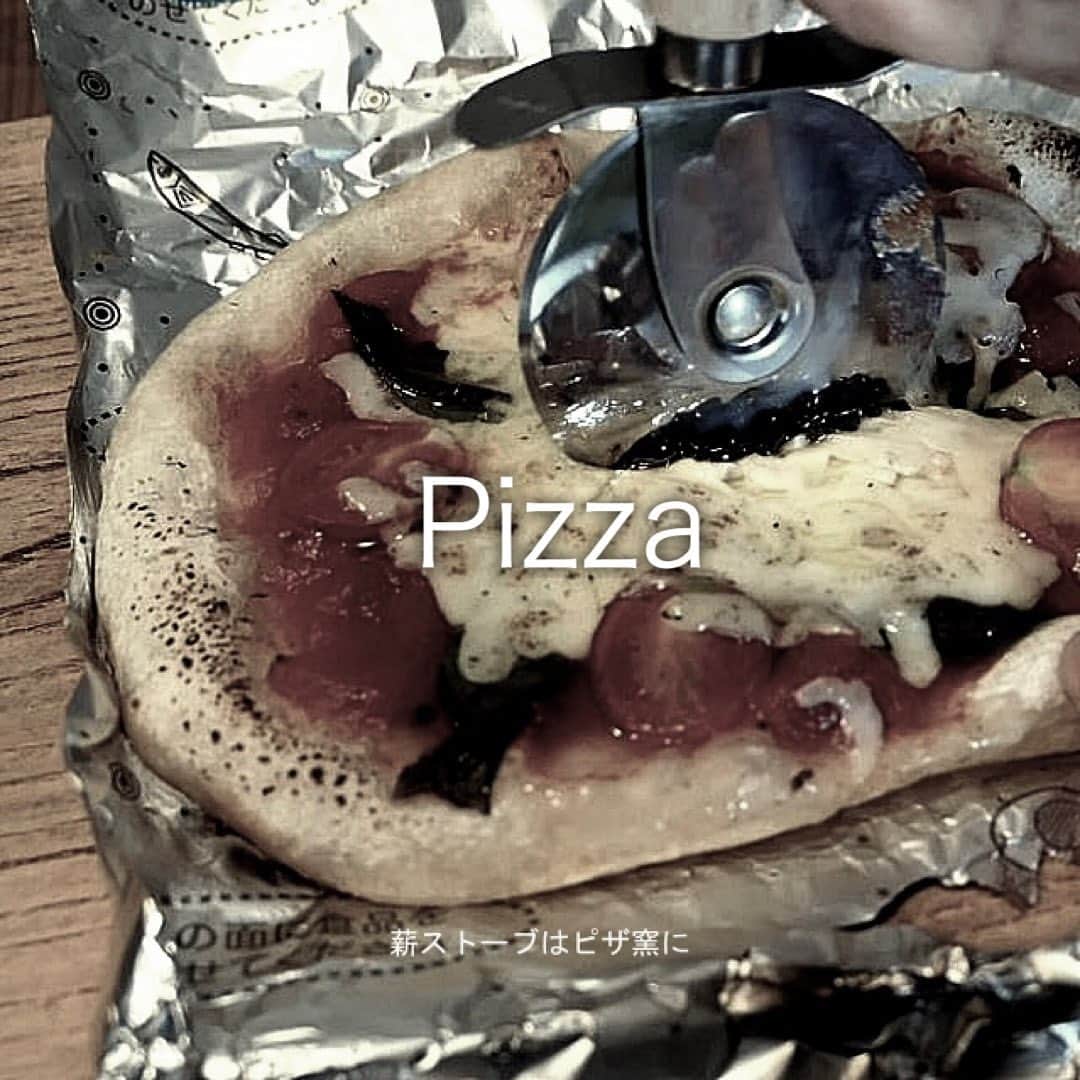 winpy-jijiiのインスタグラム：「手持ちの薪ストーブをピザ窯してピザを焼いた。 outdoor #camp #Pizza #手作りピザ #薪ストーブをピザ窯に #ピザを焼いた #マルゲリータ #ハチミツのピザ #」