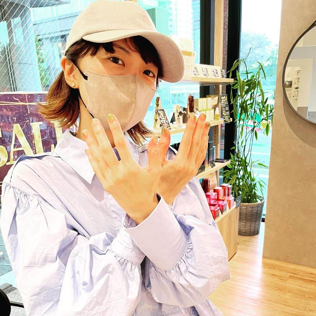 熊木杏里さんのインスタグラム写真 - (熊木杏里Instagram)「KAINO南青山店さんにて ネイル付け替えをして頂きました！ アンバサダーを務めさせて頂いておりますが ただ、ただ、素敵だったので✨意気込んで予約。 リピーターです。  秋の深みを感じるこっくりカラージェル🍂 (初。インスタでカラージェルを口走る) 入口さんありがとうございます♪」11月4日 18時59分 - anri.kumaki