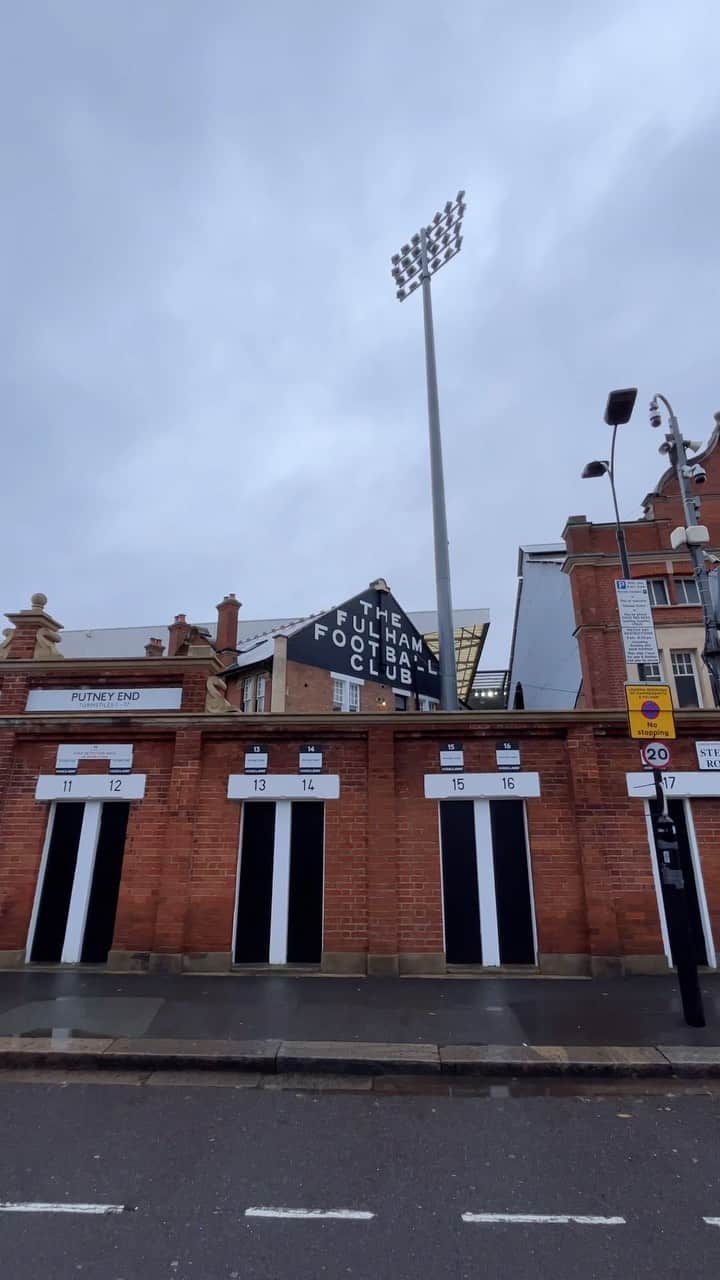 フラムFCのインスタグラム：「Come rain or shine, the Cottage is something else! 😍」