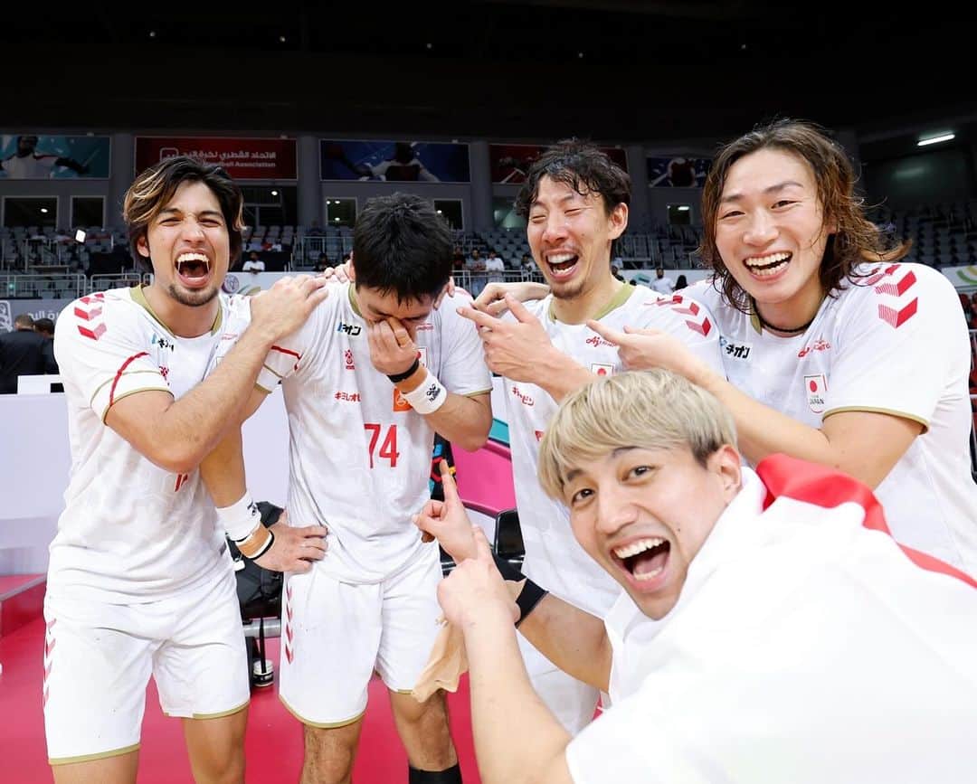 元木博紀さんのインスタグラム写真 - (元木博紀Instagram)「遅くなりましたが沢山の応援本当にありがとうございました🙇‍♂️🙇‍♂️🙇‍♂️  また一つ夢が叶いました‼️ #彗星japan  #日本代表 #ハンドボール #handball  #男泣き」11月4日 18時57分 - hirokimotoki