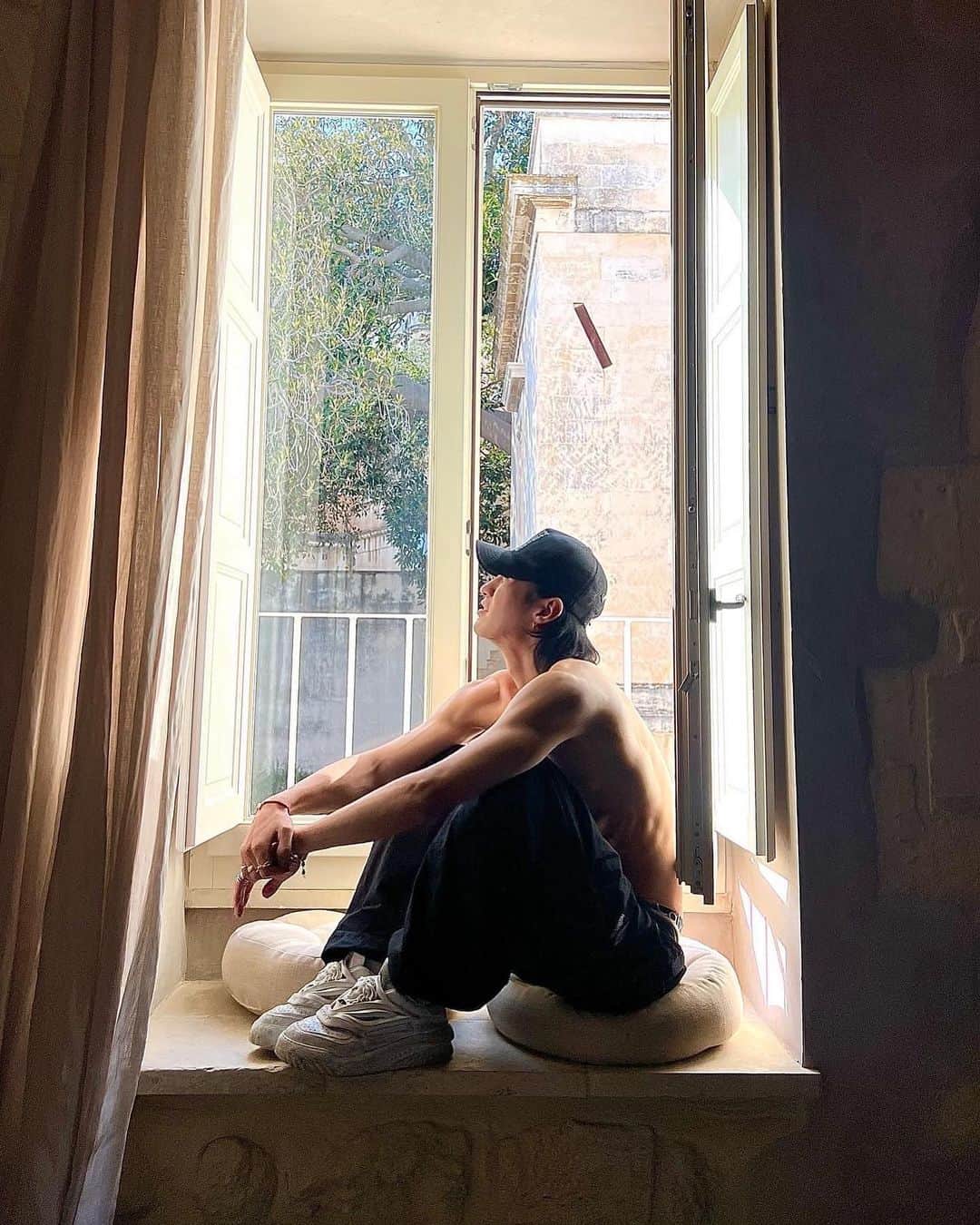 大平修蔵のインスタグラム：「May you all smile every day💎🌍」