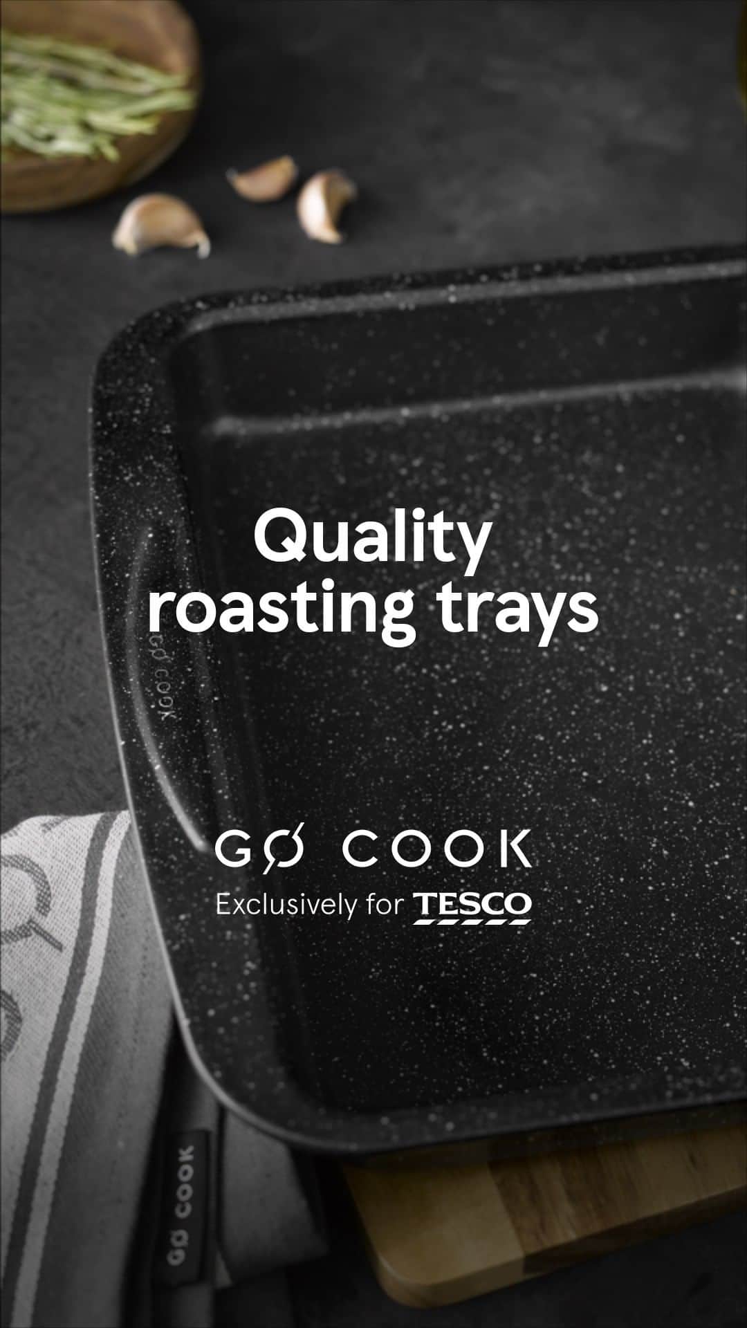 のインスタグラム：「It’s Sunday roast season and we’ve got the secret to making the best potatoes ever. This nonstick roasting tray heats evenly to ensure every potato is golden brown. Head to the link in our bio to shop the full Go Cook range.」