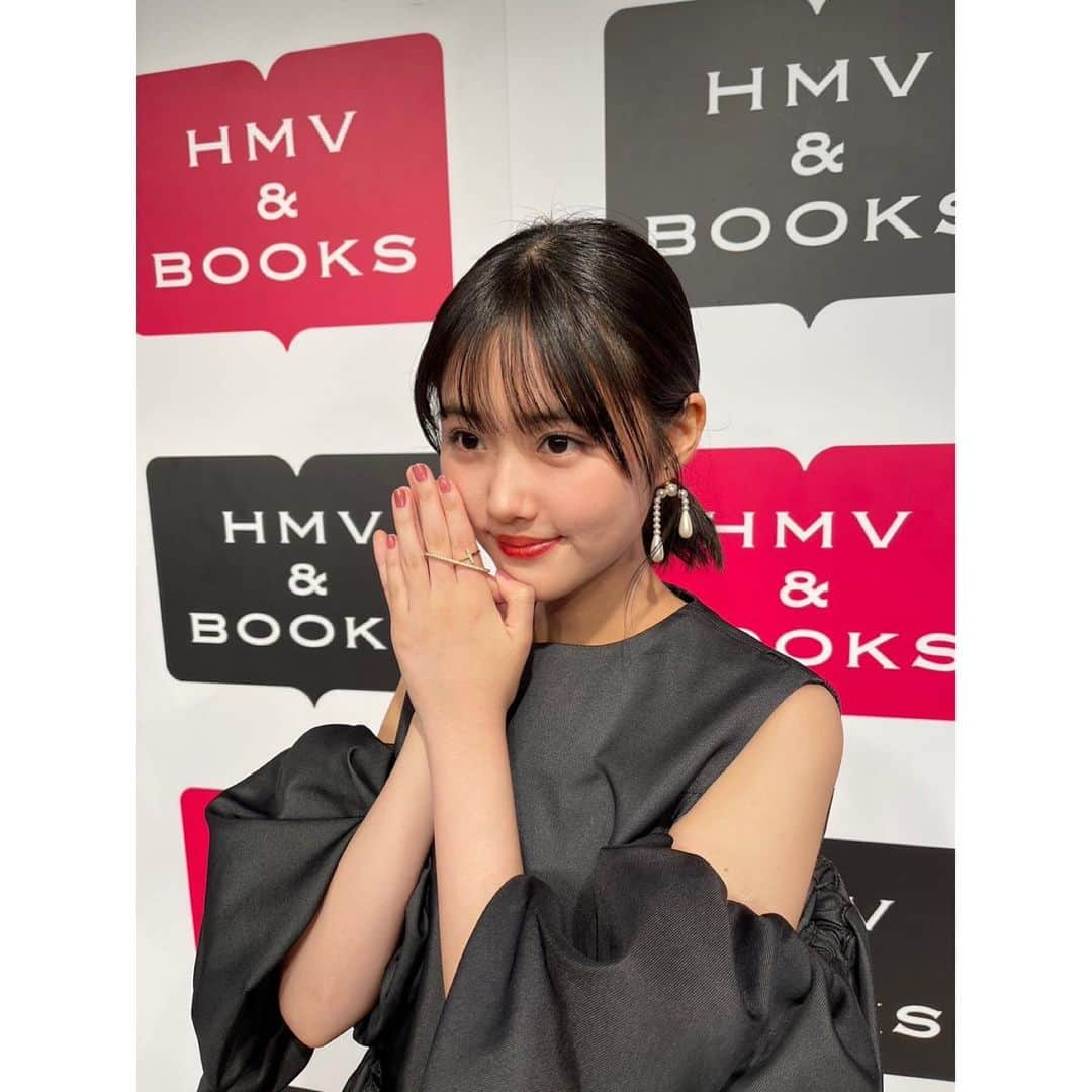 原菜乃華さんのインスタグラム写真 - (原菜乃華Instagram)「写真集お渡し会イベント東京・大阪と2日間ありがとうございました。  本当に楽しかったー！ あっという間すぎて、もう既に皆様に会いたいっ！！沢山元気をもらっちゃいました︎☺︎  色々お話出来て嬉しかったなあ、皆さんの優しさに触れて、終始感動しっぱなしでした。  また絶対会いましょうね🥹 幸せな時間をありがとうございました🫶💕 また明日からがんばれる！  #原菜乃華 #はなのいろ」11月4日 19時00分 - nanoka_hara_official