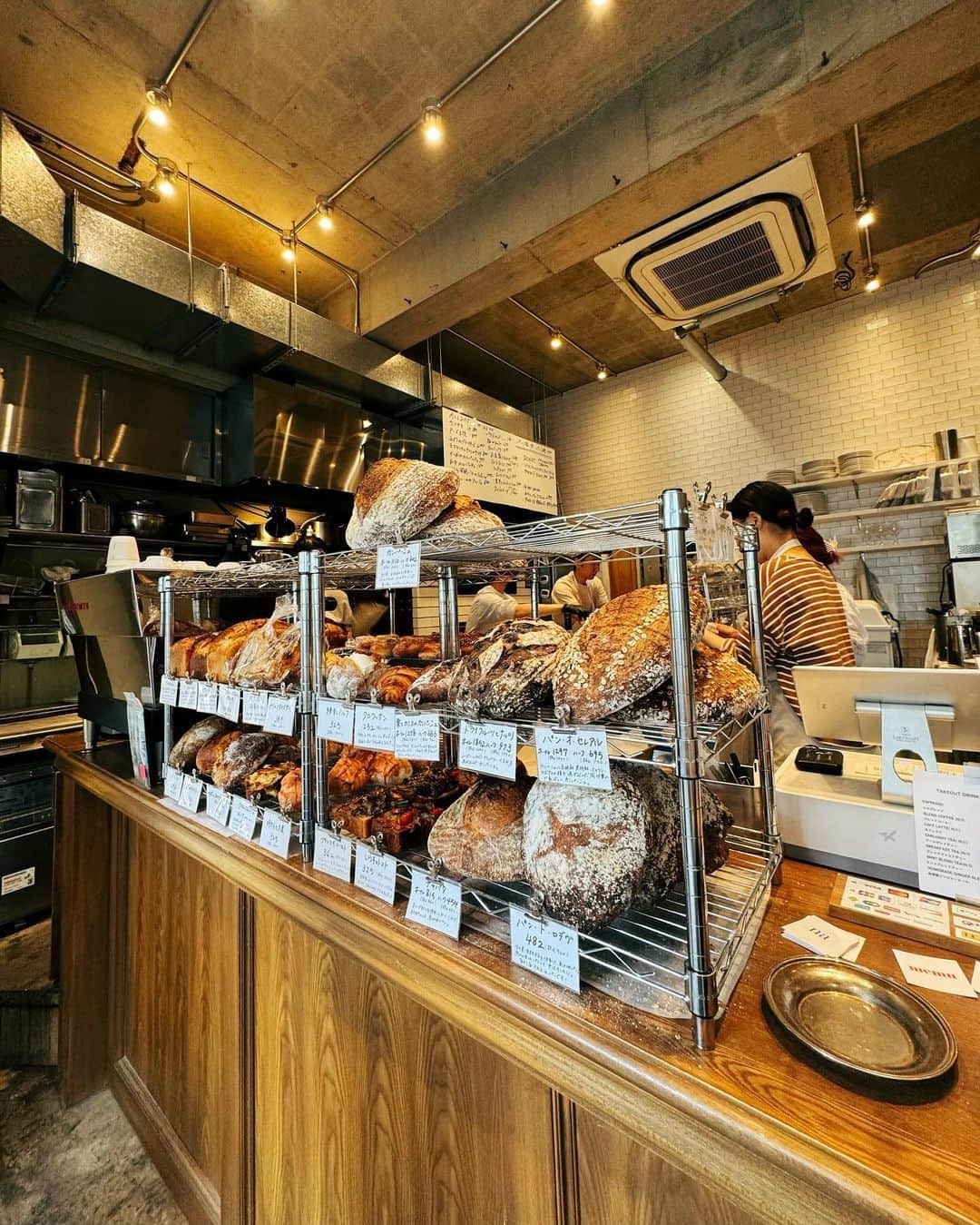 北川瑛里奈さんのインスタグラム写真 - (北川瑛里奈Instagram)「: : ☕️🍞 : : ☑︎ na. : 少し前にインスタで見てから行ってみたかったので、 ランチの帰りに行ってきました☺️ : : 土日に行ったからか混んでたけど、 栗とカシスのカンパーニュ食べるの楽しみ🤭🤍 : : : 今日は車にあんまり合わないかもしれないけど 綺麗めな格好でお出かけ🐱🌈 : : : : : : : : : : : : #na #nagoyajapan #nagoyacafe #landcruiserprado #prado #prado150 #4x4 #4x4life #cargram #japancar #cargirl #japanesegirl  #今池カフェ #今池ランチ #今池グルメ #名古屋グルメ #名古屋カフェ #名古屋パン屋 #千種区グルメ #千種区カフェ #ランドクルーザー #ランドクルーザープラド #プラド150 #プラド女子 #プラドのある生活 #プラド会 #プラド好きな人と繋がりたい #四駆女子 #四駆好きな人と繋がりたい #四駆のある生活」11月4日 19時16分 - elena_kitaoka