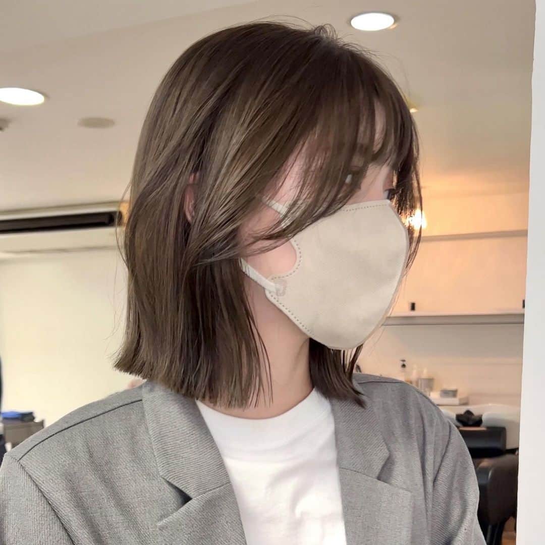伊藤愛のインスタグラム：「耳にかけてもかわいい マニッシュなショートボブ。 可愛らしいに寄せすぎないのがポイント☺︎  スタイリング剤は @niki_products  niki mulch oilを使用⛰」