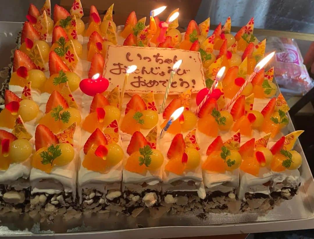 伊禮俊一のインスタグラム：「改めまして🎂昨日はありがとうございました☺️ 41歳も、宜しくお願い申し上げます✨」