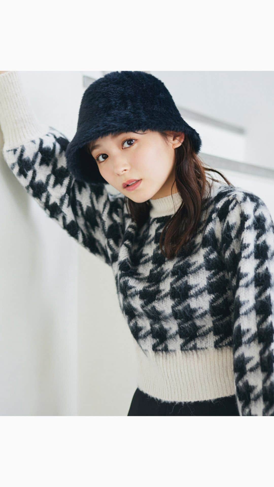 archives_officialのインスタグラム：「【KNIT COLLECTION 】　 ⁡ The Playful Mind feat.#久間田琳加(@rinka_kumada0223) ⁡ 久間田琳加が着こなす archivesのKNIT COLLECTION🧶  ⁡ 11/2(thu)10:00〜11/13(mon)10:00📢💕 久間田琳加さん着用アイテムをご購入の方に ポイント10%POINT BACK！! ※オンラインサイトPMbox限定となります。 ⁡ ⁡ KNIT COLLECTIONの特集ページも公開中📄 是非チェックして下さい！！ ⁡ ⁡ @archives__official  ⁡ ⁡ #アルシーヴ#archives#久間田琳加#りんくま#ニット#ニットコレクション」