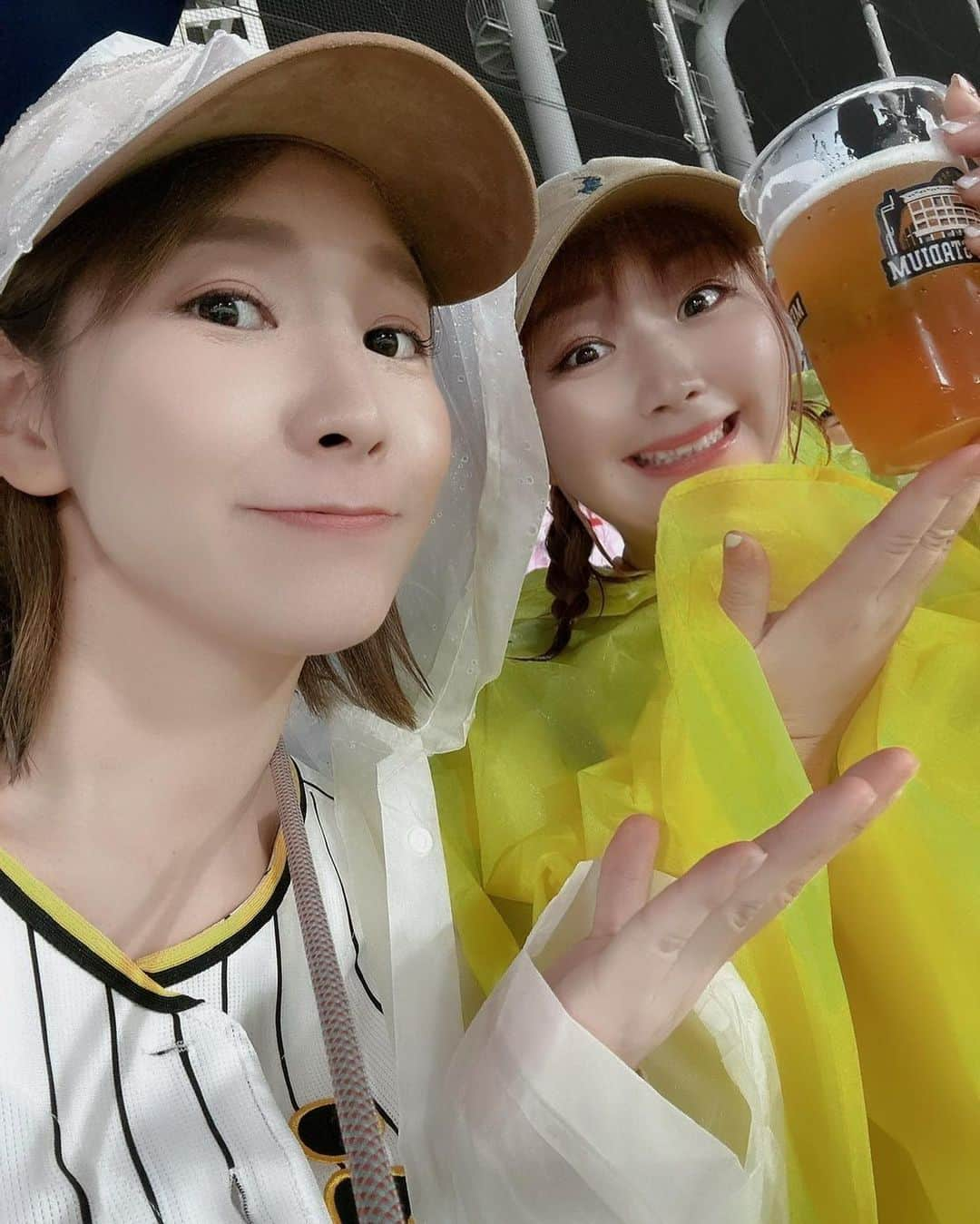 来栖あこさんのインスタグラム写真 - (来栖あこInstagram)「ゆいちゃんと神宮の最終戦いってました⚾️🍺💕」11月4日 19時22分 - akopai.081