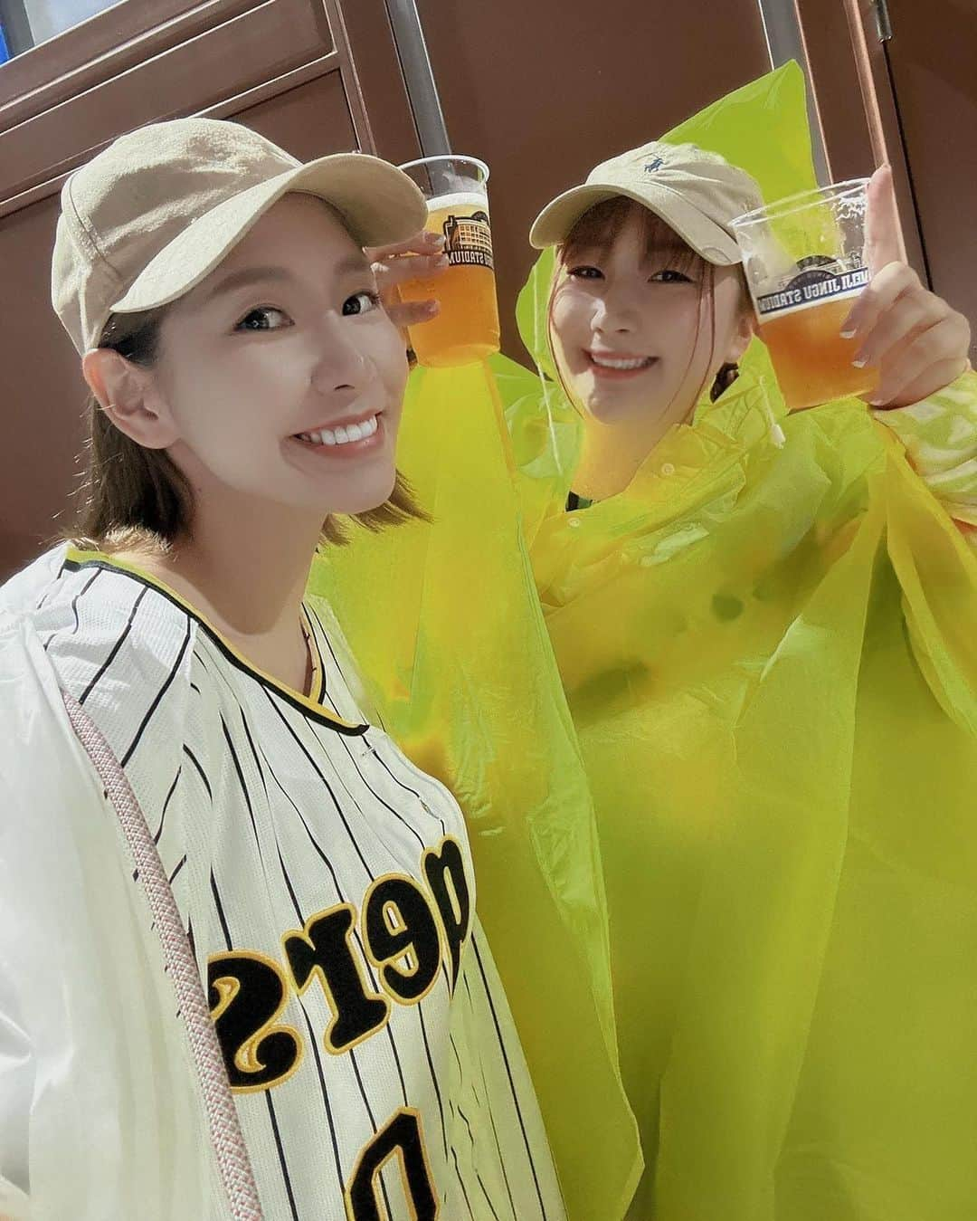 来栖あこのインスタグラム：「ゆいちゃんと神宮の最終戦いってました⚾️🍺💕」