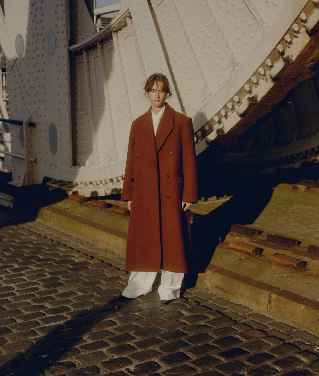 クリスチャンワイナンツのインスタグラム：「A series captured by the Port of Antwerp, featuring looks from our AW23 collection.  Against the backdrop of the Mexico Bridge, a Scherzer type roller bascule bridge built between 1936-1941. The bridge has been a protected monument since 2001.  Photography: @nicholas_wilkins   #christianwijnants #antwerpen #antwerp #funfact #architecture #bridgeport」