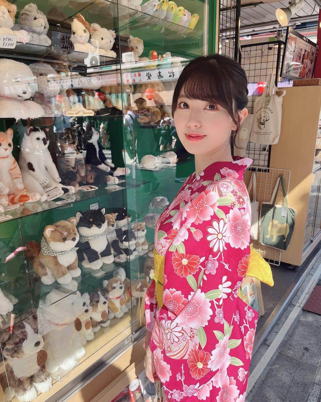 星名あゆみのインスタグラム：「ぬいぐるみ選び中…🧸💭 今度は着物も着たいなぁ〜👘  #yukata #yukatagirl #kimono #asakusa #浴衣 ##浴衣女子 #着物」