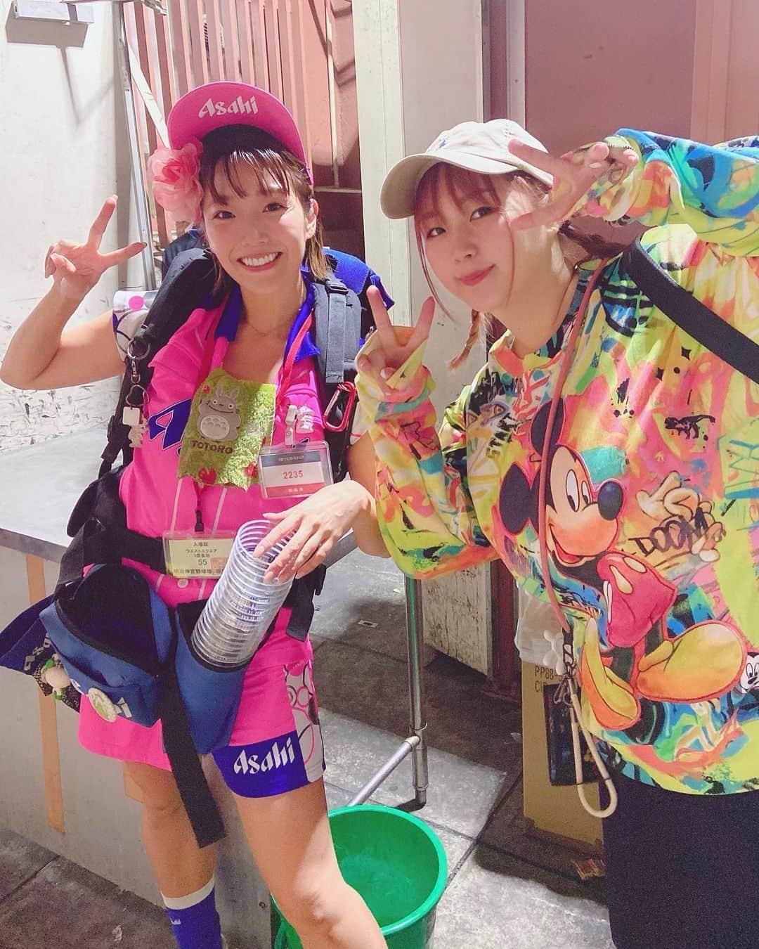 来栖あこのインスタグラム：「♥️ 神宮球場のアイドルかとみなの卒業の日でした🍺💕 同い年で、かとみながいたから神宮での売り子楽しかった💖 11年!?本当に本当にお疲れ様💕卒業おめでとぉ🥰💕✨✨✨」