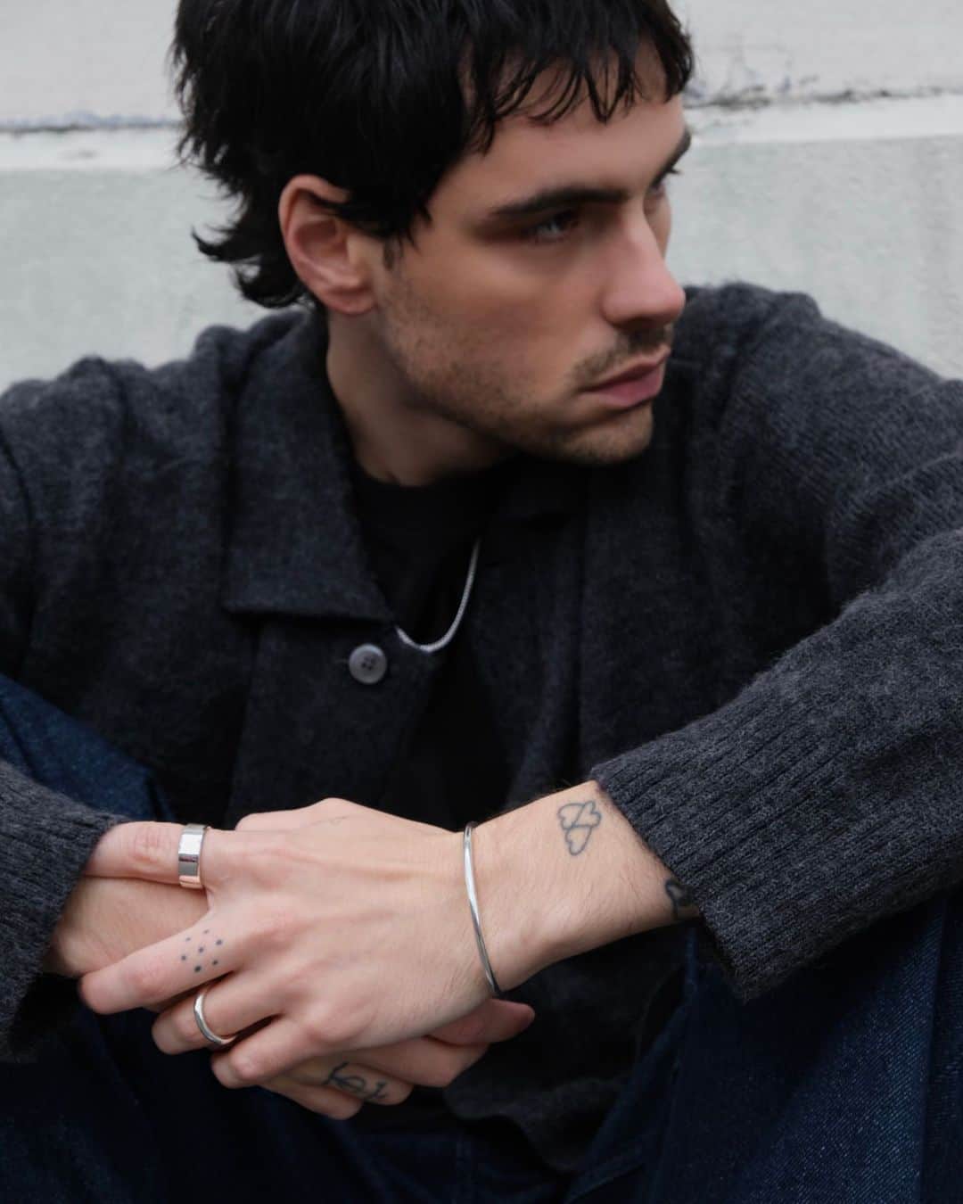 ARKETのインスタグラム：「@jonathanhayden wearing our new the ARKET jewellery line. Explore the full collection: link in bio. - #ARKET」