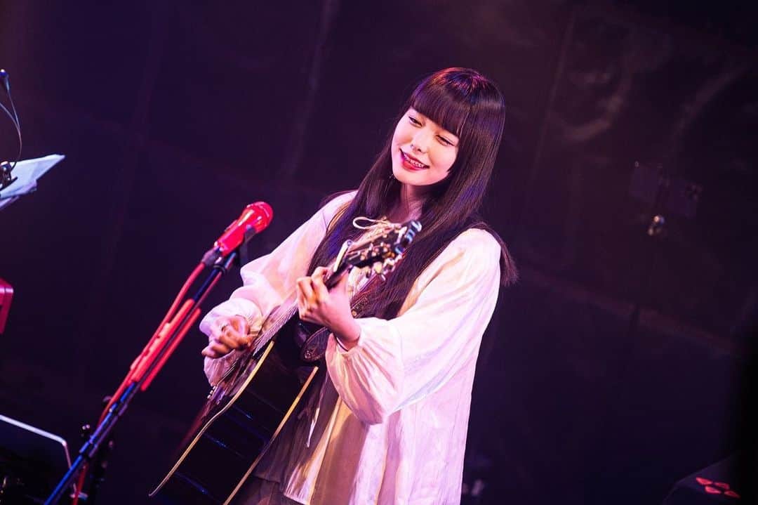 みゆなのインスタグラム：「Sing for you tour Final  月見ル君想フ　　満員御礼  全15箇所の旅が終了しました！！ やり切った！！！ 携わってくださった全ての方に感謝  夢だったメンバーと夢だった場所で演奏できて夢のような時間でした。  いい締めくくりになったよ✳︎  また絶対やりたいなー また来てね！」