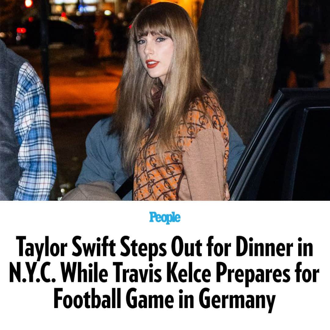 People Magazineのインスタグラム：「Taylor Swift  was seen heading into Minetta Tavern hours after Travis Kelce declined to comment on whether the singer would be attending the Kansas City Chiefs game versus the Miami Dolphins in Germany on Sunday.  Although the superstar has attended four of Kelce's games amid their budding romance, November will start a busy period for the performer.  Since kicking off her Eras Tour in March and wrapping up the first leg of her U.S. tour dates in August, Swift is set to start her shows in Argentina and Brazil on Nov. 9. 📷: Gotham Images」