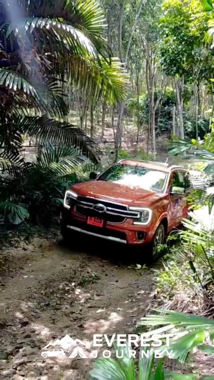 Ford Thailandのインスタグラム：「ฉลองพฤศจิกายนไม่มีวันหยุด! กิจกรรม EVERESTJOURNEY ก็ไม่หยุดเช่นกัน  เสาร์นี้พบกันที่ ร้าน Cafe Hills เมืองระยอง จ.ระยอง บรรยากาศเยี่ยม เครื่องดื่มดี พบเพื่อนสายลุย   #EVERESTJOURNEY  #เลือกสิ่งที่ใช่ลุยไปกับสิ่งที่ชอบ  #คันนี้ใช่เลย  #FORDEVEREST」