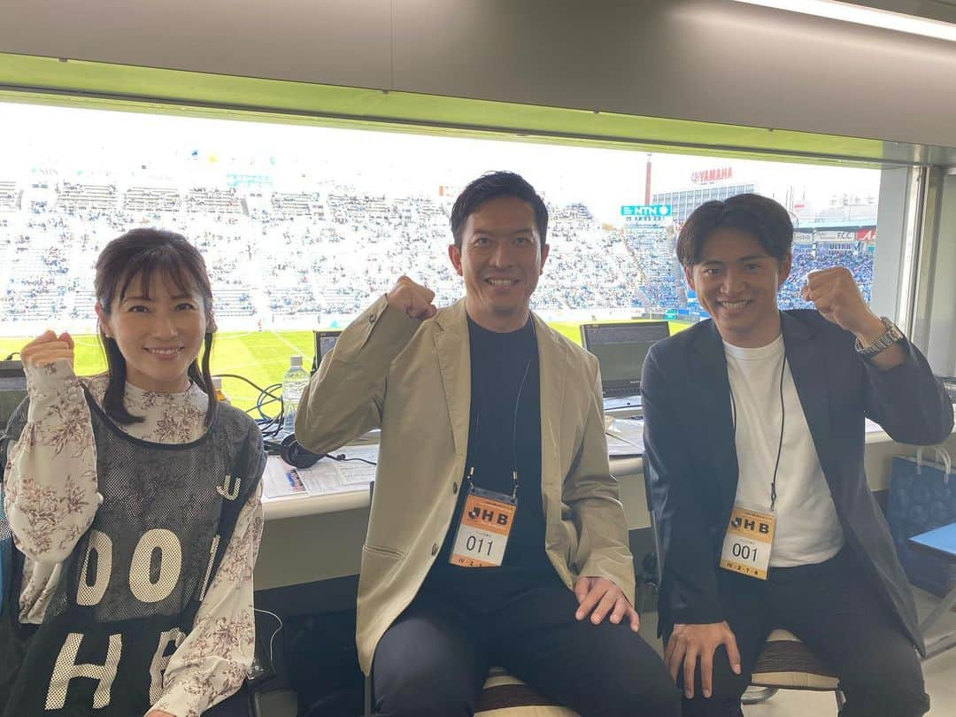 太田吉彰のインスタグラム：「J2リーグ第41節  ジュビロ磐田vs水戸ホーリーホックの試合 解説🎙️担当させていただきました。  実況：新城健太　さん リポーター:重長智子　さん　  ありがとうございました！！  #ジュビロ磐田　 #水戸ホーリーホック #ヤマハスタジアム　#解説　#DAZN」