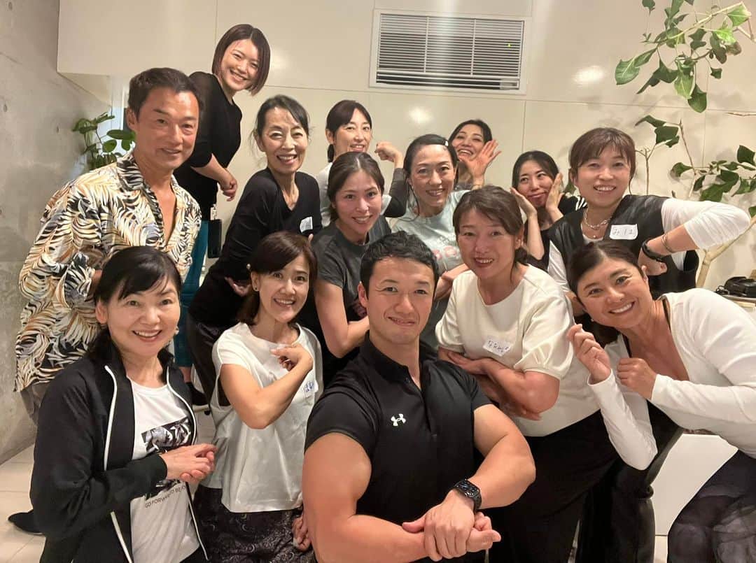 間々田佳子さんのインスタグラム写真 - (間々田佳子Instagram)「コアフェイストレーニングシニアインストラクター養成講座3日目！ 株式会社ライフビルディング/スタジオバズーカ　寺田健太郎先生の登場で、みなさんの表情が急にキラキラと輝きはじめたのは私の気のせいでしょうか？☺️💓 コアフェイスを極めるコツを教えていただきました！ 寺田先生、ありがとうございました❣️  #コアフェイストレーニング #寺田健太郎 #スタジオバズーカ渋谷一丁目」11月4日 19時47分 - yoshiko.mamada