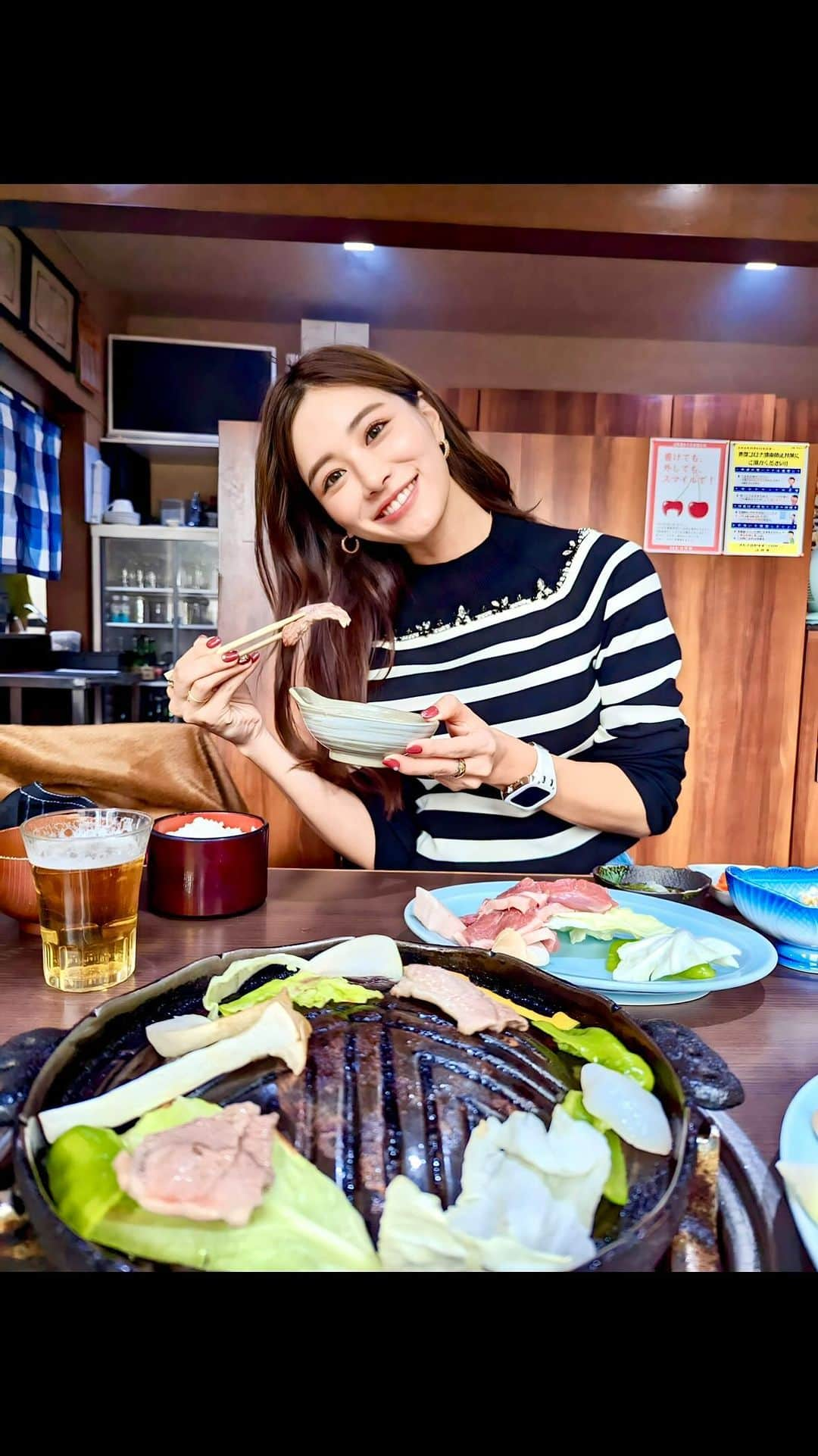 石井里奈のインスタグラム：「山形グルメ🩷 山形ってジンギスカン有名なんだね🐏 知らなかった！！ 玉蒟蒻が入ってて初めて焼いて食べたけど、それも美味しかった☺️🩷 白ご飯が美味しくて幸せです🥰❤️ . tops... @gracecontinental.official . #山形県 #山形 #山形グルメ #山形旅行 #温泉 #温泉旅行 #onsen #蔵王温泉 #蔵王 #温泉女子 #yamagata #ジンギスカン #yakiniku #焼肉 #ご当地グルメ #グルメ旅」