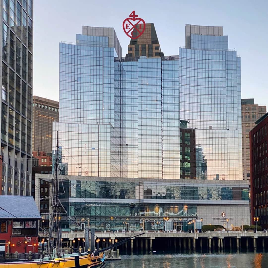 The East India Companyさんのインスタグラム写真 - (The East India CompanyInstagram)「🎁 Free trip to Boston! 🎁   To celebrate the 250th Anniversary of the Boston Tea Party, we're giving away a magical Christmas trip for 2 to Boston, courtesy of JetBlue! ✈️🎄 Stay at the luxurious @interconbos hotel and receive an exclusive EIC hamper.   Here’s how to enter:   - Like the post, and tag 3 friends in the comment section.  - Ensure you are following @theeastindiacompany, @bostonteapartyship, @meetbostonusa, @jetblue, and @interconbos  - Secure your spot by sharing your info through the link in our bio   *Each comment tagging 3 different friends is counted as 1 entry.  *Winners will be announced on 30th November.  *T&C can be found on our website.   #BostonTeaParty250 #TeaPartyAnniversary #BostonTeaPartyGiveaway #JetBlueChristmasTrip #TheEastIndiaCompany #BTP250Giveaway #interconbos」11月4日 20時00分 - theeastindiacompany