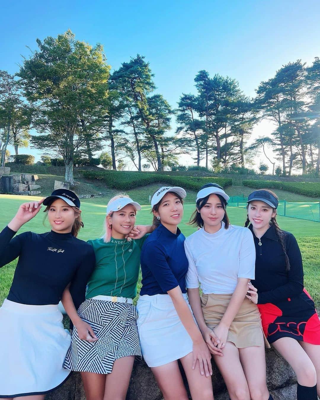 ミカさんのインスタグラム写真 - (ミカInstagram)「☺︎ まあみちゃんコンペの翌日に⛳️ 3日間くらい一緒に過ごせて楽しかったなぁ🥰  2枚目の写真📸は あーちゃんとお揃いでUVパッチ貼ってた時の☀︎ ゴルフうまくてかっこよかったなぁ👏 70台おめでとーう\( ˆoˆ )/💕  まあみちゃんいつも楽しい計画してくれて ほんとありがとうね👯❤️  みんなめっちゃゴルフ上手いから 私も、一生懸命がんばります🐢🐢🐢  #ゴルフ女子#ゴルフコンペ#関西ゴルフ#関西ゴルフ女子#関東ゴルフ女子#新宝塚カントリークラブ#ゴルフウェア#ゴルフ場」11月4日 20時00分 - mikaa1116