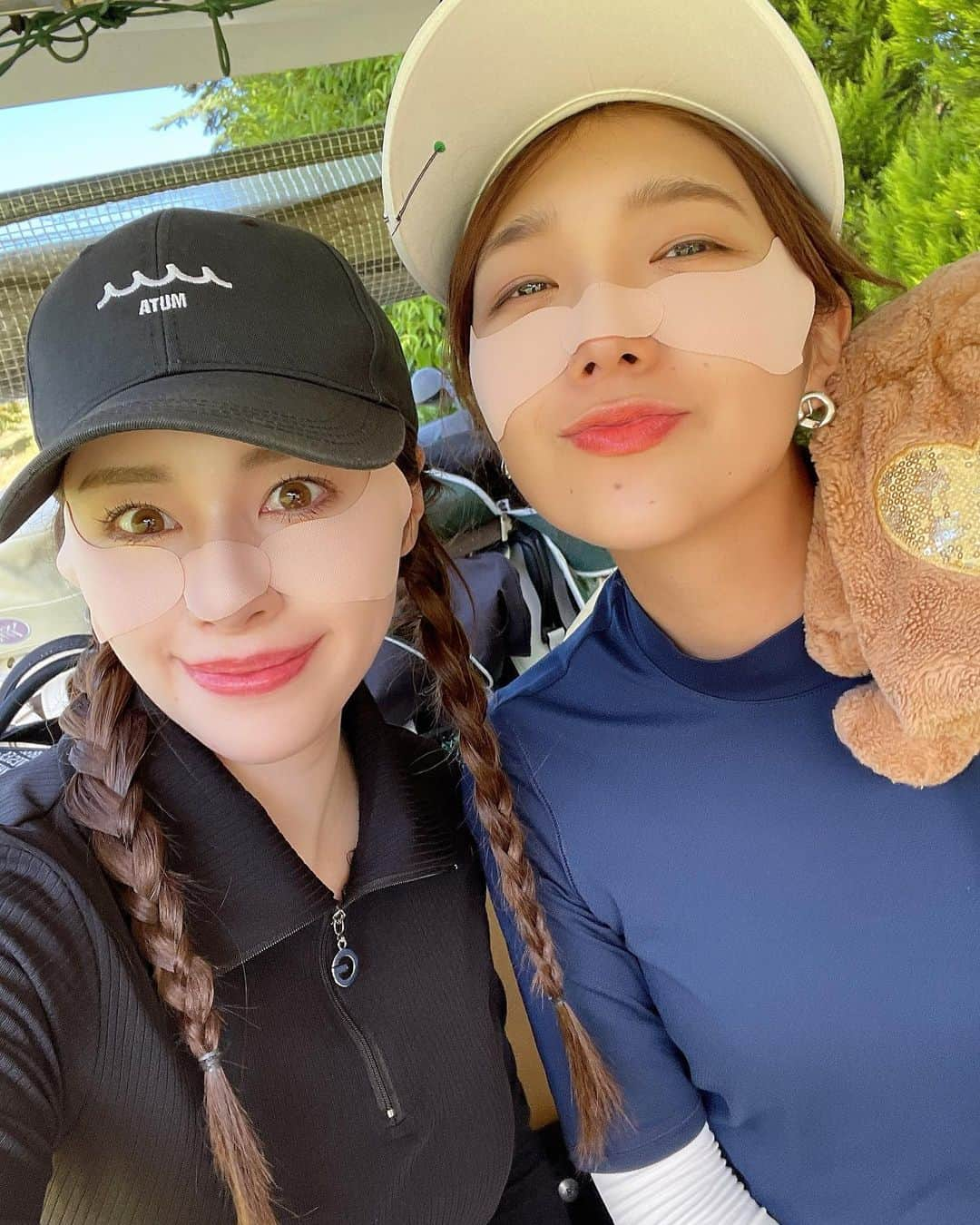 ミカさんのインスタグラム写真 - (ミカInstagram)「☺︎ まあみちゃんコンペの翌日に⛳️ 3日間くらい一緒に過ごせて楽しかったなぁ🥰  2枚目の写真📸は あーちゃんとお揃いでUVパッチ貼ってた時の☀︎ ゴルフうまくてかっこよかったなぁ👏 70台おめでとーう\( ˆoˆ )/💕  まあみちゃんいつも楽しい計画してくれて ほんとありがとうね👯❤️  みんなめっちゃゴルフ上手いから 私も、一生懸命がんばります🐢🐢🐢  #ゴルフ女子#ゴルフコンペ#関西ゴルフ#関西ゴルフ女子#関東ゴルフ女子#新宝塚カントリークラブ#ゴルフウェア#ゴルフ場」11月4日 20時00分 - mikaa1116