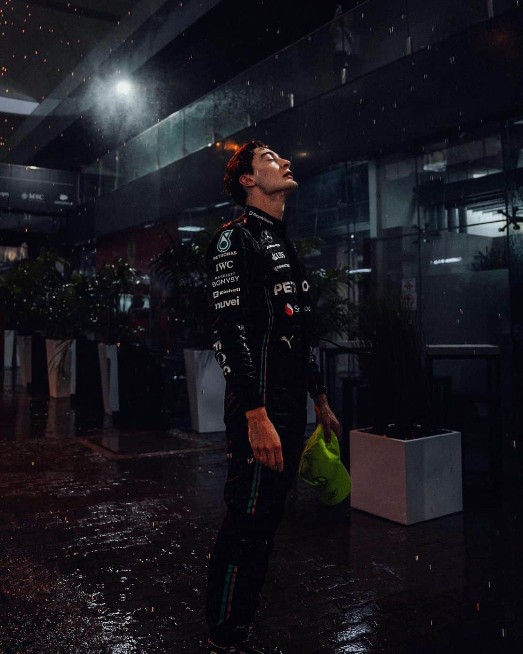 MERCEDES AMG PETRONASさんのインスタグラム写真 - (MERCEDES AMG PETRONASInstagram)「Still not over that post-Quali rain 🌧️😨」11月4日 20時09分 - mercedesamgf1