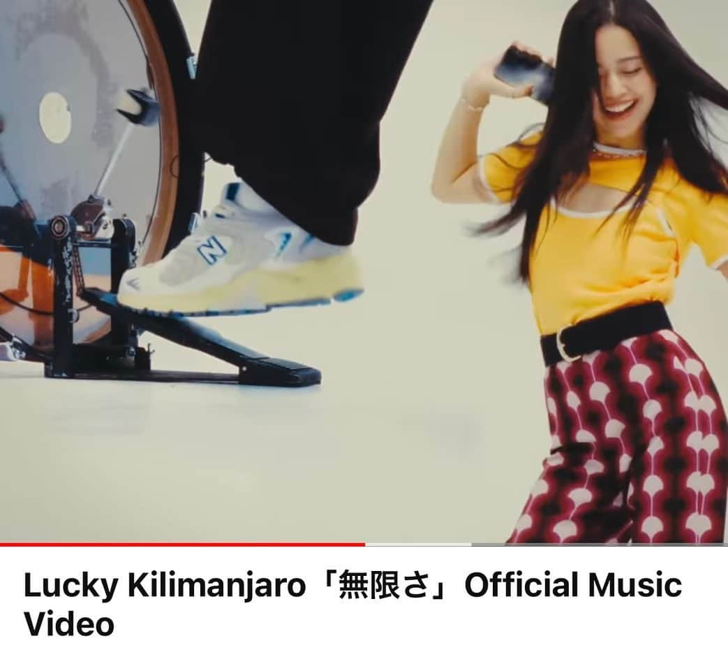 サラ・コールディのインスタグラム：「Lucky Kilimanjaroさんの新曲「無限さ」のMVに出演させていただいてます🎬🎶 MVすごくオシャレなの、、！ 朝とテンション上げたい時にいっぱい聴いてる〜🫶🏻 @luckykilimanjaro」