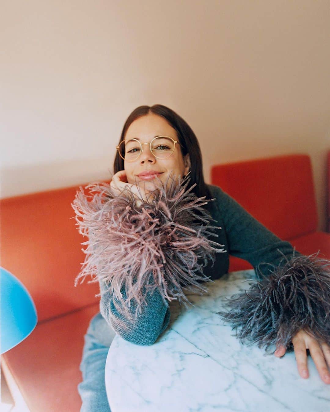 Vogue Españaのインスタグラム：「“Admiro profundamente a la gente que por amor absoluto a una profesión hace renuncias gigantes. Jamás será mi caso”, nos cuenta la actriz @laiacosta_ en #VogueNoviembre. Profundamente pragmática, enormemente tranquila, protagoniza 'Un amor' a las órdenes de @isabel.coixet. Hablamos con la intérprete sobre su estelar (y no buscada) carrera en la actuación y sus próximos pasos. {Puedes leer la entrevista completa en el link de la bio} ▪️Fotografía: @bertapfirsich ▪️Estilismo: @gooroo.gooroo ▪️Texto: @albertosisi  ▪️Maquillaje y peluquería: @rubenmarmol ▪️Ayudante de fotografía: Marc González ▪️Ayudante de estilismo: Andrea Herrera ▪️Producción: @anotherartistsagency ▪️Agradecimientos: @chandigarhcafe」