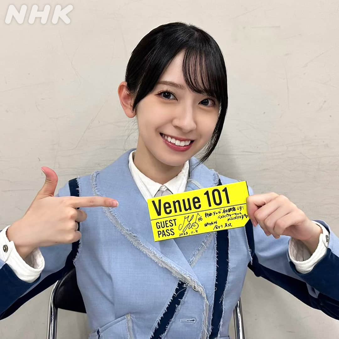 NHK「シブヤノオト」のインスタグラム：「「Venue101」 このあと23時から生放送🩵  ☀️日向坂46☀️ <2/2>  ゲストパスに サインをいただきました🎫🖊  #日向坂46 #金村美玖 #小坂菜緒 #上村ひなの #Venue101」