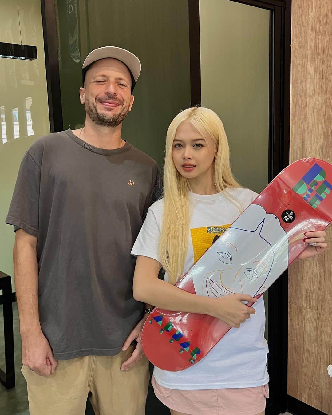 フェニ・フィトゥリヤンティさんのインスタグラム写真 - (フェニ・フィトゥリヤンティInstagram)「today skate was fun! thankyou so much @simon_preduce for the deck presents, i’m so happy! and also thankyou @yuro_nagahara for teaching me, see you!!」11月4日 20時04分 - jkt48feni