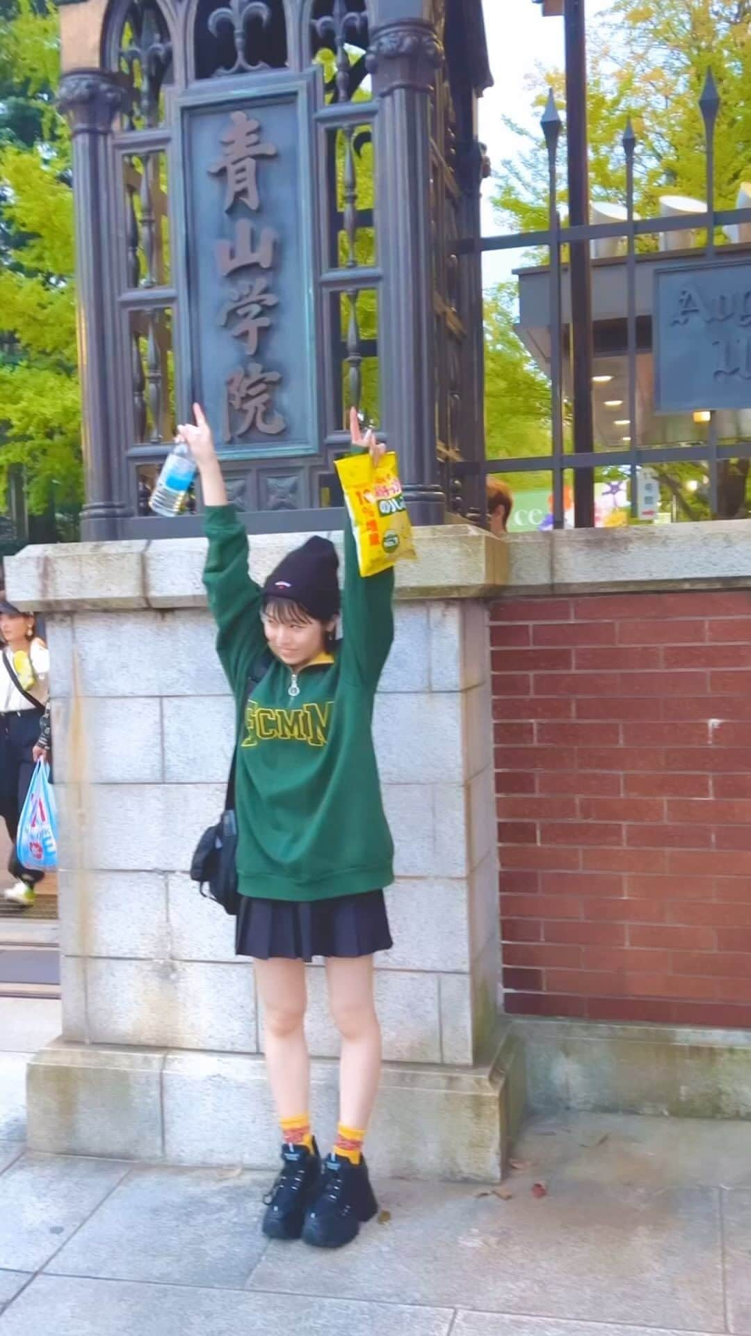 ゆーりのインスタグラム：「母校の学園祭行ってきた🏃‍♂️ #青学祭」