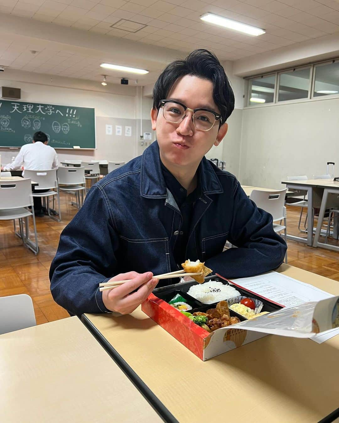 池田真一さんのインスタグラム写真 - (池田真一Instagram)「天理大学楽しかったよ！ kentoがMCしてる時にピンクマイクがONになってる事に気づかず裏で青山と岸がじゃれてて舞台上に青山の『俺に勝てると思ってるのか！』が響き渡ってたよ😂」11月4日 20時04分 - wartdebu