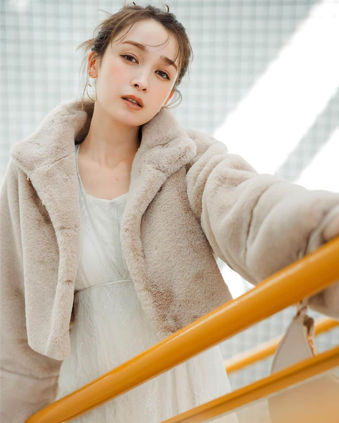 dazzlinさんのインスタグラム写真 - (dazzlinInstagram)「_____Web magazine up date ▶︎ スライドしてチェック🔍 . ............................................................................  『 Fpcus in -Holiday- White Collection 』  feat #藤井サチ ( @sachi_fujii_official )  ............................................................................  【  Puppy Fur — 04 】   . ■ Outer #ショートビットフェイクファーコート price : ￥16,500 ivory / green / beige size : FREE  . ■ One-piece #MIXレースドレス price : ￥15,400 o.white / black / blue size : S / M  . ............................................................................  アイテム詳細は商品タグ or TOPページURLよりチェック🔗 » @dazzlin_official  . 全国のdazzlin staffのスタイリングも更新中👗 » @dazzlin_staff_snap  . #藤井サチ #dazzlin #ダズリン #2023aw #ワンピース #ワンピースコーデ #アウター #アウターコーデ #ファーコート #レースワンピース #オケージョン #オケージョンワンピース  #推し活 #カフェ活 #カフェ巡り #参戦服 #参戦コーデ #大人コーデ #大人カジュアル #カジュアルコーデ #きれいめカジュアル #シンプルコーデ」11月4日 20時06分 - dazzlin_official