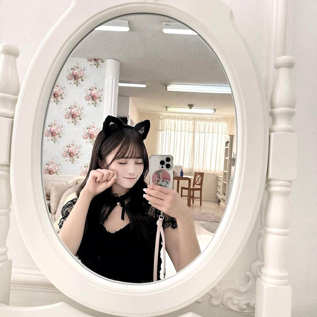 葉月沙耶さんのインスタグラム写真 - (葉月沙耶Instagram)「🐈‍⬛〰︎︎❤︎  #フレンチガーリー #猫 #コスプレ #コスプレイヤー #コスプレ女子 #コスプレ撮影 #コスプレ写真 #コスプレイヤーさんと繋がりたい #コスプレヤー #黒猫 #黒猫同盟 #黒猫感謝の日 #アイドル #アイドル衣装 #地下アイドル #アイドル前髪 #アイドルメイク #ナチュラルメイク」11月4日 20時11分 - sayapon_310