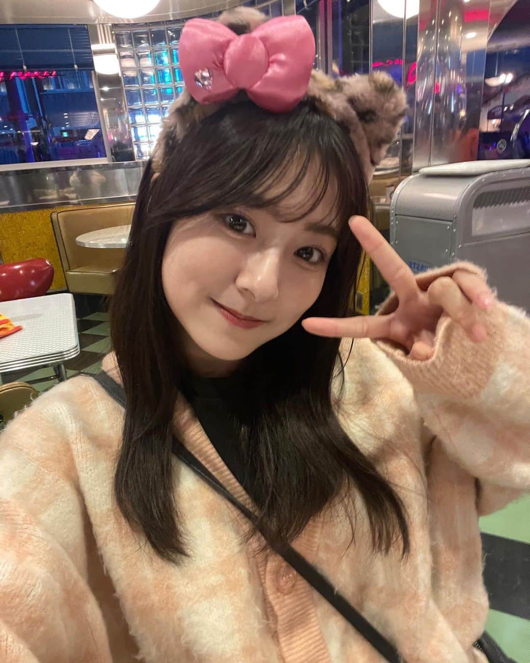 寺島季咲のインスタグラム：「USJ  ピンク着てキティーちゃん🎀  ニンテンドーワールド初めてだったよ楽しかったです☺︎！  #usj  #ユニバーサルスタジオジャパン」