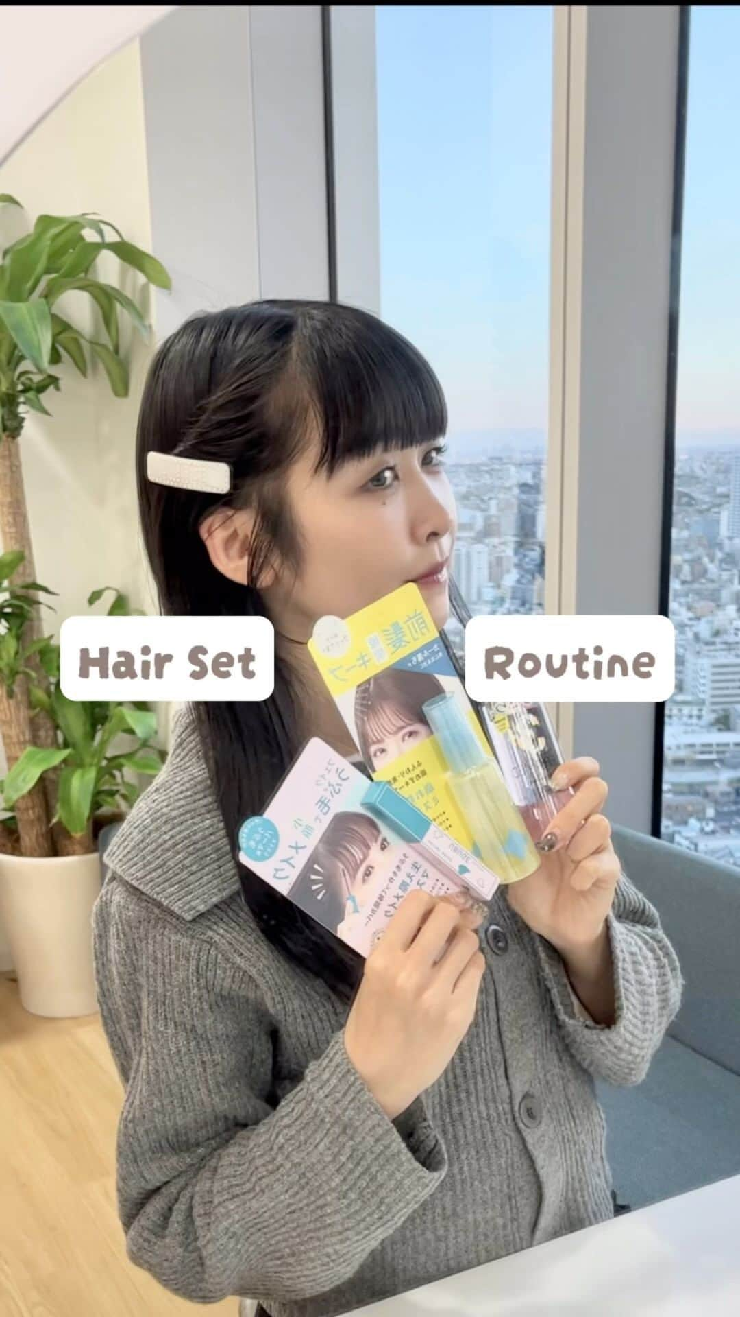 BCL公式Instagramページのインスタグラム：「【デートにも日常にも♡】 簡単でかわいいヘアアレンジをご紹介🌿🤍 　 　 使ったアイテムはこちらから📝 　 ●セラメディ ビューティーロック&プロテクトオイルセラム 100mL ¥1,540(税込) 　 ●シークレットサロン うぶ毛ととのえマスカラ ¥1,320(税込) 　 ●シークレットサロン バングフィクサー 45mL ¥1,320(税込) 　 　 ぜひ保存して参考にしてね💽 　 #ヘアアレンジ #セラメディ #シークレットサロン #ヘアオイル #スタイリング剤 #前髪 #前髪セット #うぶ毛 #ヘアライン #ルーティーン #ルーティン #GRWM #ヘアセット #ヘアアレンジ動画 #バレッタ #バレッタアレンジ #うぶ毛パーマ #ねじりアレンジ #簡単ヘアアレンジ #モーニングルーティン #モーニングルーティーン #ヘアケア #スクールメイク #プチプラコスメ #新作コスメ #コスメ #ヘアスタイル #デートヘア」