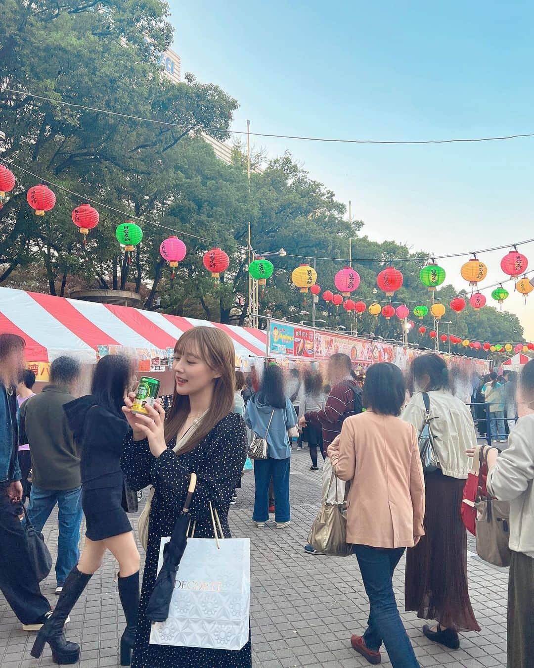 のインスタグラム：「🇹🇼🪅  名古屋で台湾の夜市の雰囲気を楽しめると聞いて行ってきました！  日本では中々食べられないメニューもたくさんあるのも嬉しいところ。 お店の人のお話を聞きながら台湾茶を選んだり、グルメとお買い物楽しみました☺️  千と千尋に登場していると噂の台湾グルメもはじめて食べれたよ🐷🐉  #台中夜市 #台湾 #nagoya #taiwanfood」