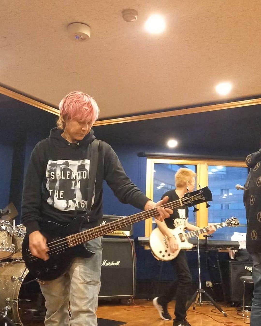 ヒロシさんのインスタグラム写真 - (ヒロシInstagram)「NAOKIさん参加のスタジオ。  当たり前だけど、歌があると俄然張り切ってしまうね。  #スパイダーリリー」11月4日 20時25分 - hiroshidesu.official