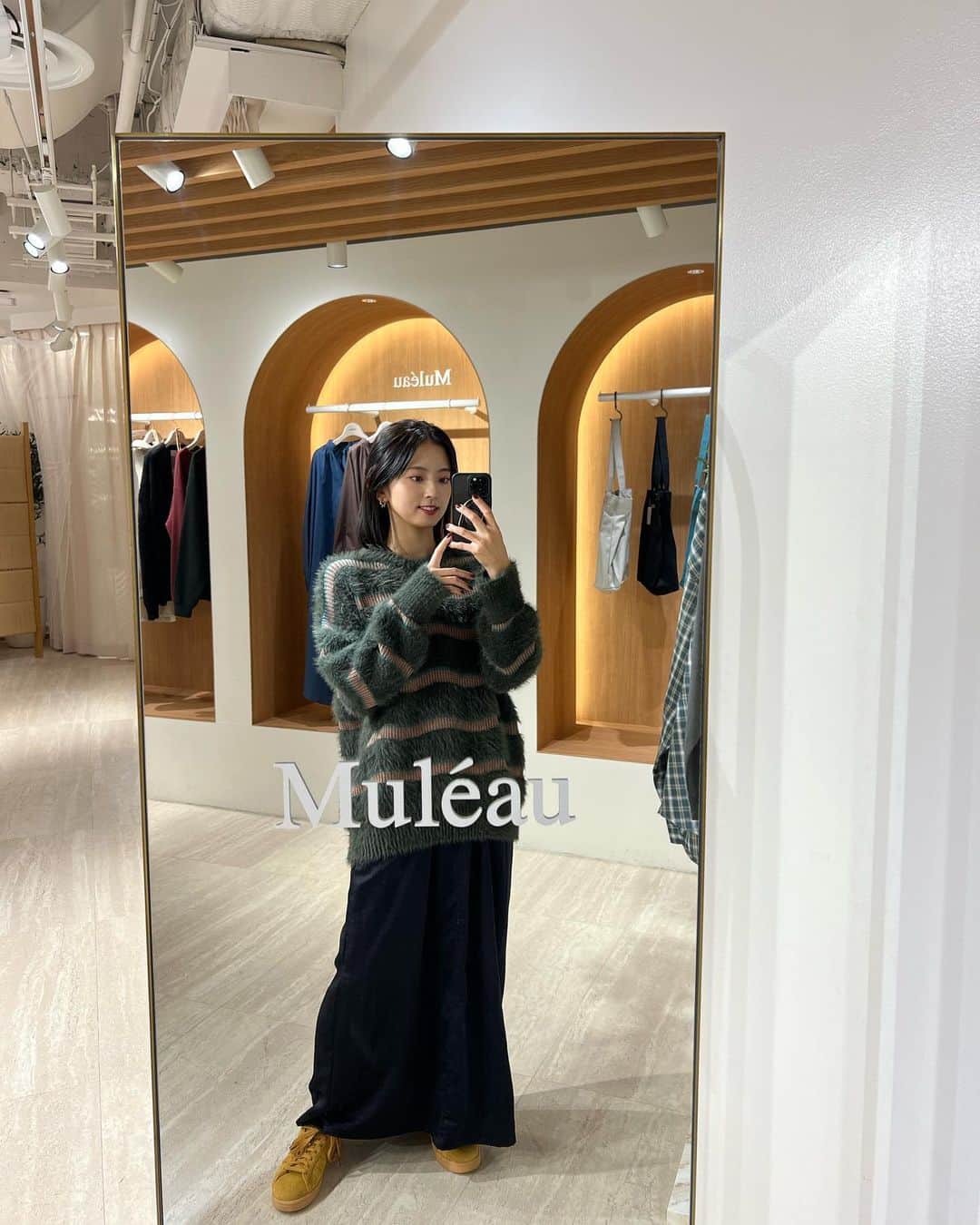 鈴本美愉のインスタグラム：「. POPUP3日目ありがとうございました❤️‍🔥❤️‍🔥  本日の3コーデ🤟  アピアランスイベント、来店イベントもありがとうございました🫶  明日が最終日です‼︎ 12:00〜フリー入店可能で、 私は「 11:00〜13:00、19:00〜20:00 」に店頭にいます！  POPUP先行アイテム、ノベルティ、ハンドクリームなどなど盛りだくさんです! 最終日、皆さまのご来店お待ちしてます🧏‍♀️」