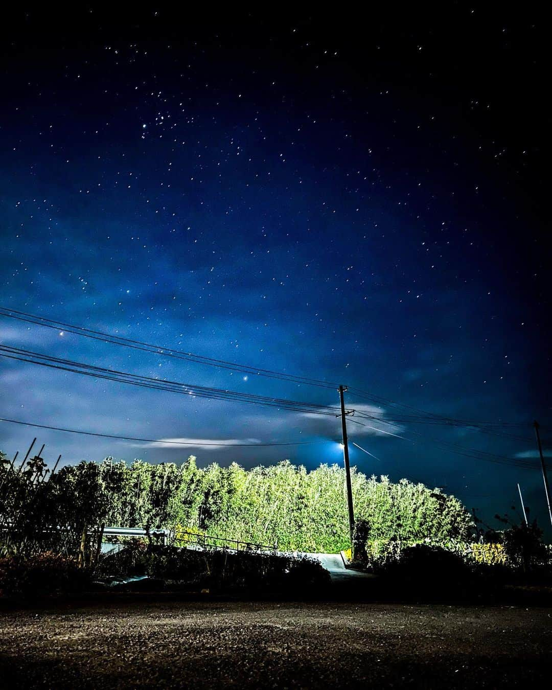 平田純のインスタグラム：「岩手の夜  #岩手  #Japan  #日常  #星  #sky  #star  #everyday  #ever  #japanese  #landscape  #landscapephotography  #スマホ写真部  #スマホ写真  #iPhone  #iphone14  #favorite  #favoritephoto  #photo  #photolove  #photogram  #photoeveryday  #photography  #photographer  #写真好き  #写真好きな人と繋がりたい」