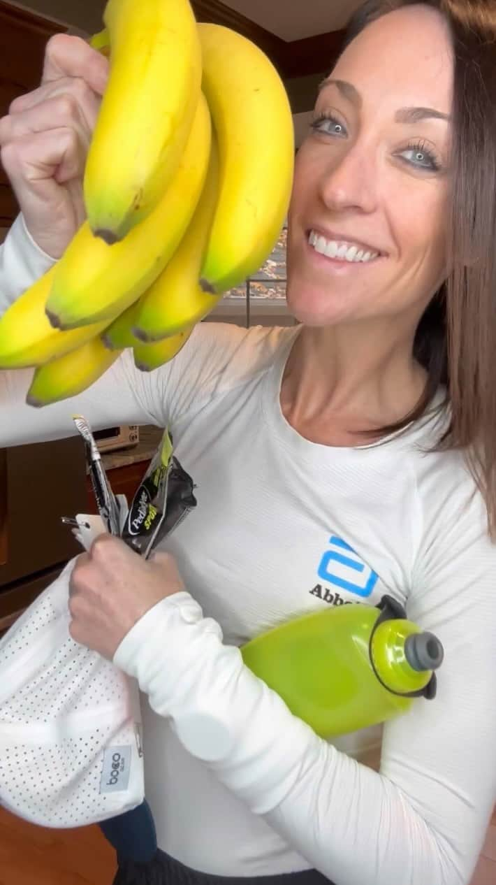 アボットジャパンのインスタグラム：「Inspo for your pre-race meal 🥯🍌🥣  How are you fueling before your marathon?! #abbottwmm #sportsdietitian #tcsnycmarathon」