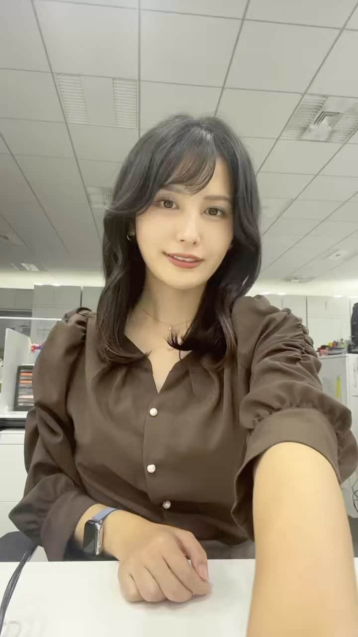 池谷実悠のインスタグラム：「こんばんは🌇  #テレ東 #アナウンサー」