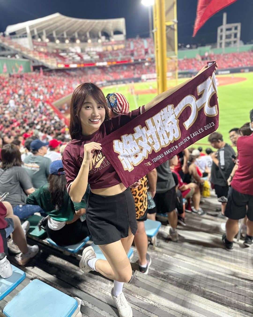陳伊のインスタグラム：「樂天加油 絕對勝利！！  #台灣大賽 #樂天桃猿 #RakutenMonkeys」