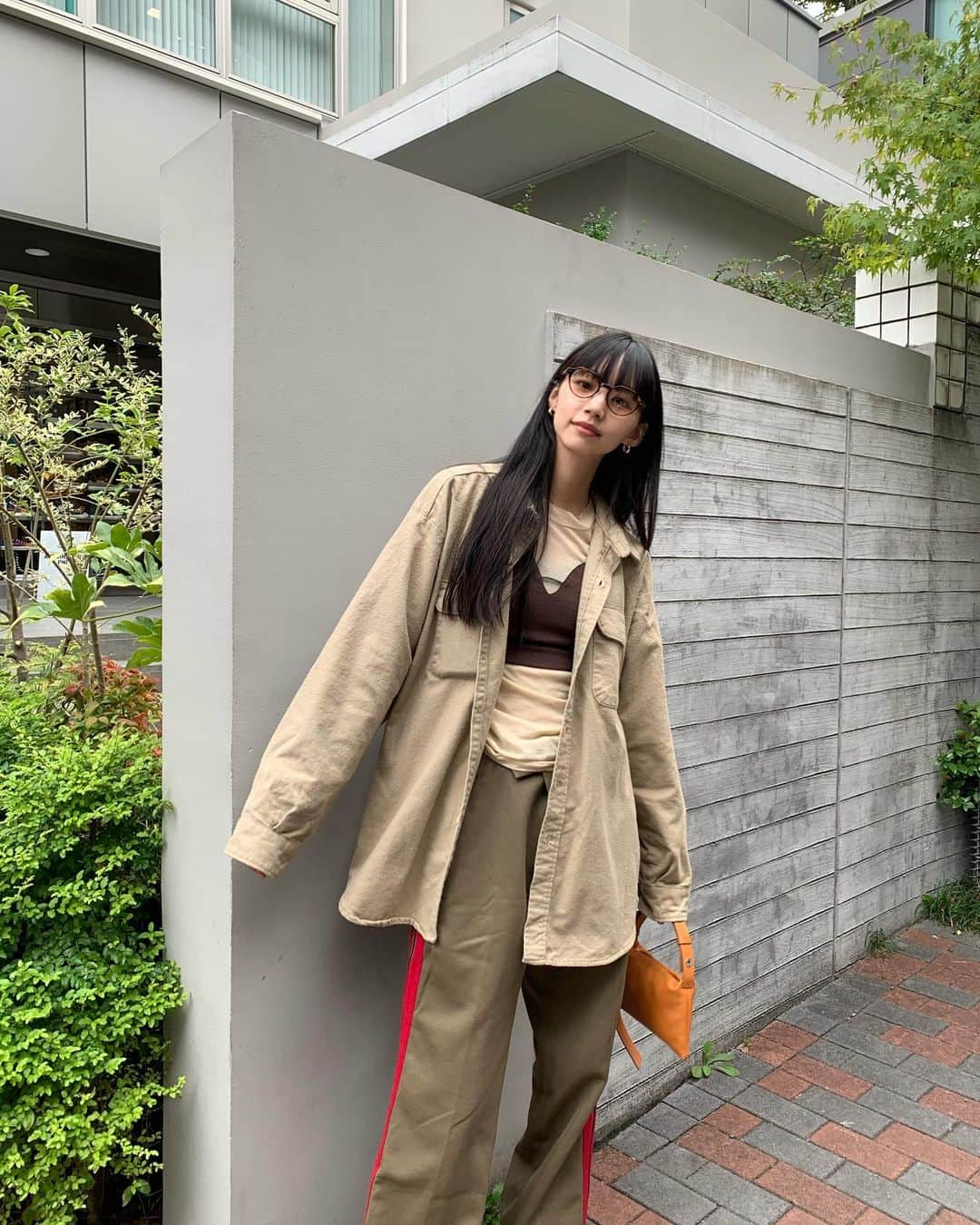 Shiho Sasakiのインスタグラム：「🤎🧡💚  #outfit_shiho #ファッション #コーディネート #今日のコーデ #今日のファッション #大人カジュアル #モードカジュアル #黒髪ロング#秋コーデ」