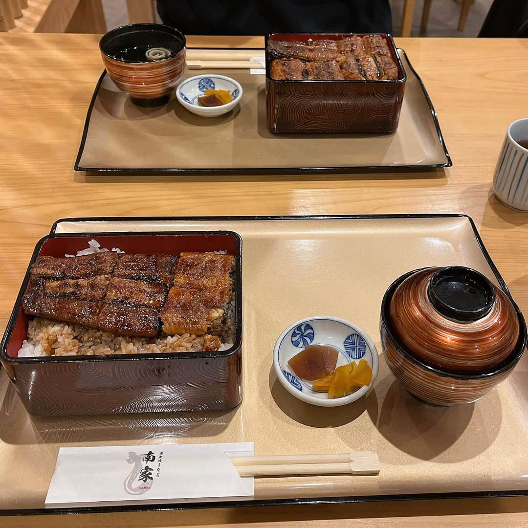 MATSUIRIHOさんのインスタグラム写真 - (MATSUIRIHOInstagram)「連休はノープランの伊勢旅中🦭🍡  SAでたまたま食べたジャージー牛乳ソフトクリームが優勝してた🍦笑  #赤福 #赤福本店 #伊勢 #伊勢グルメ #ソフトクリーム」11月4日 20時48分 - rihoo914