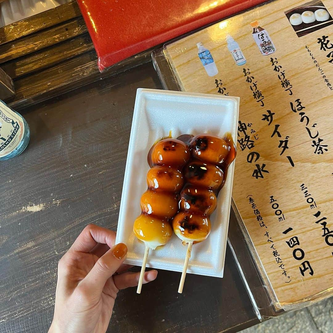 MATSUIRIHOさんのインスタグラム写真 - (MATSUIRIHOInstagram)「連休はノープランの伊勢旅中🦭🍡  SAでたまたま食べたジャージー牛乳ソフトクリームが優勝してた🍦笑  #赤福 #赤福本店 #伊勢 #伊勢グルメ #ソフトクリーム」11月4日 20時48分 - rihoo914