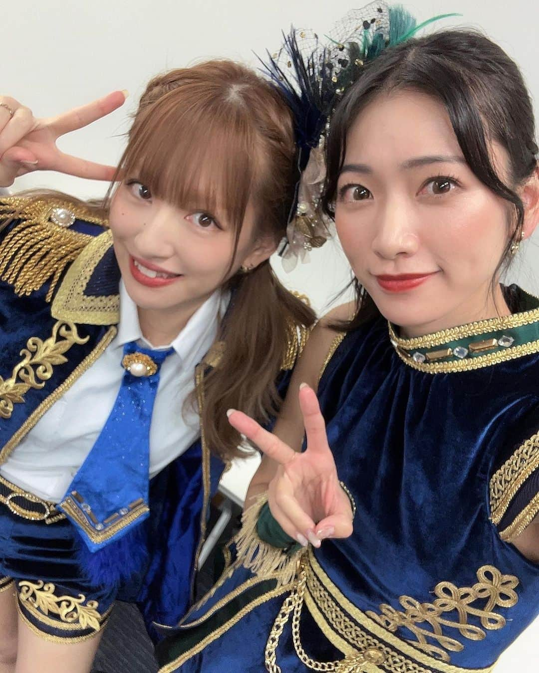 小林亜実さんのインスタグラム写真 - (小林亜実Instagram)「. 「ひらまつり」来てくださったみなさま ありがとうございましたー！！！ 卒業して8年半？くらい経つけど こういうステージは初めてだった💭 呼んでくれたかなこさんに感謝♡めちゃ楽しかった！ . おファンに言われて気づいたけど わたしだけチームSを経験してなくて だから先輩たちや新土居ちゃんとステージに立つこと あの頃は少なかったから本当に新鮮で幸せだったな〜🧚 . 久しぶりに会うみなさんは何も変わってなくて、でもプロで 本当にそれが居心地よくてずっと笑ってました🌱 でも、あの頃よりは不思議と距離が近くなっていて がっつり先輩後輩！って感じより、仲間って感じました。 その感じ、心がホクホクして嬉しくて。 たった3日のレッスンだったけど青春でした🐝 . アイドル卒業後に出会って応援してくれたみんなに ステージに立つ姿を観てもらえてよかった！ そしてあの頃から変わらず応援してくれてるみんなにも 少し成長した「こあみ」を届けられてよかった！ . 面白い裏話たくさんあるからいつかお届けできますように🔖 . . . . #SKE48 #SKE #SKEOG #アイドル #ひらまつり #品川グランドホール #japaneseidol #平松可奈子デザイン」11月4日 20時48分 - koami112